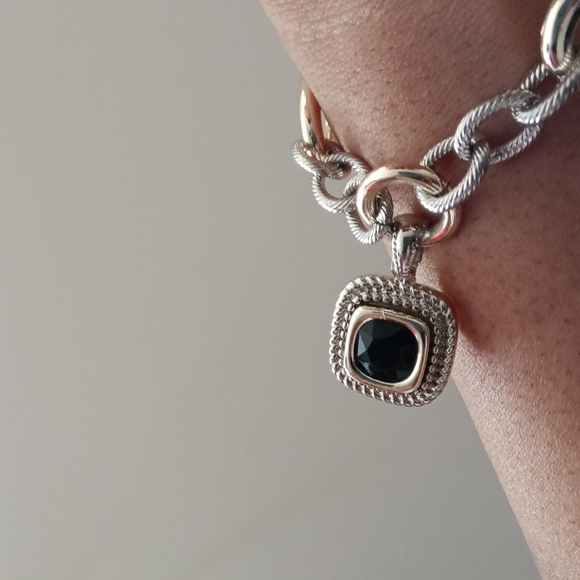 MX Signature Collection Toggle Bracelet - Picture 2 of 4